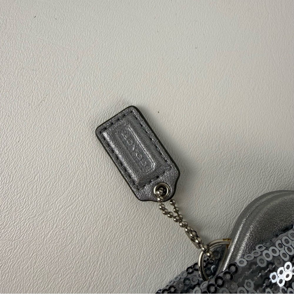 Coach Julia Limited Edition Silver Sequin Kisslock Clutch Wristlet - Picture 2 of 14